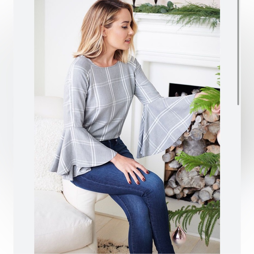 Lauren Conrad White/Gray Flutter Bell Sleeve size M